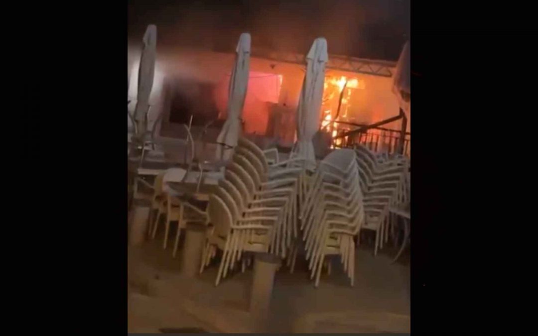 Restaurant an der Playa de Palma in Flammen